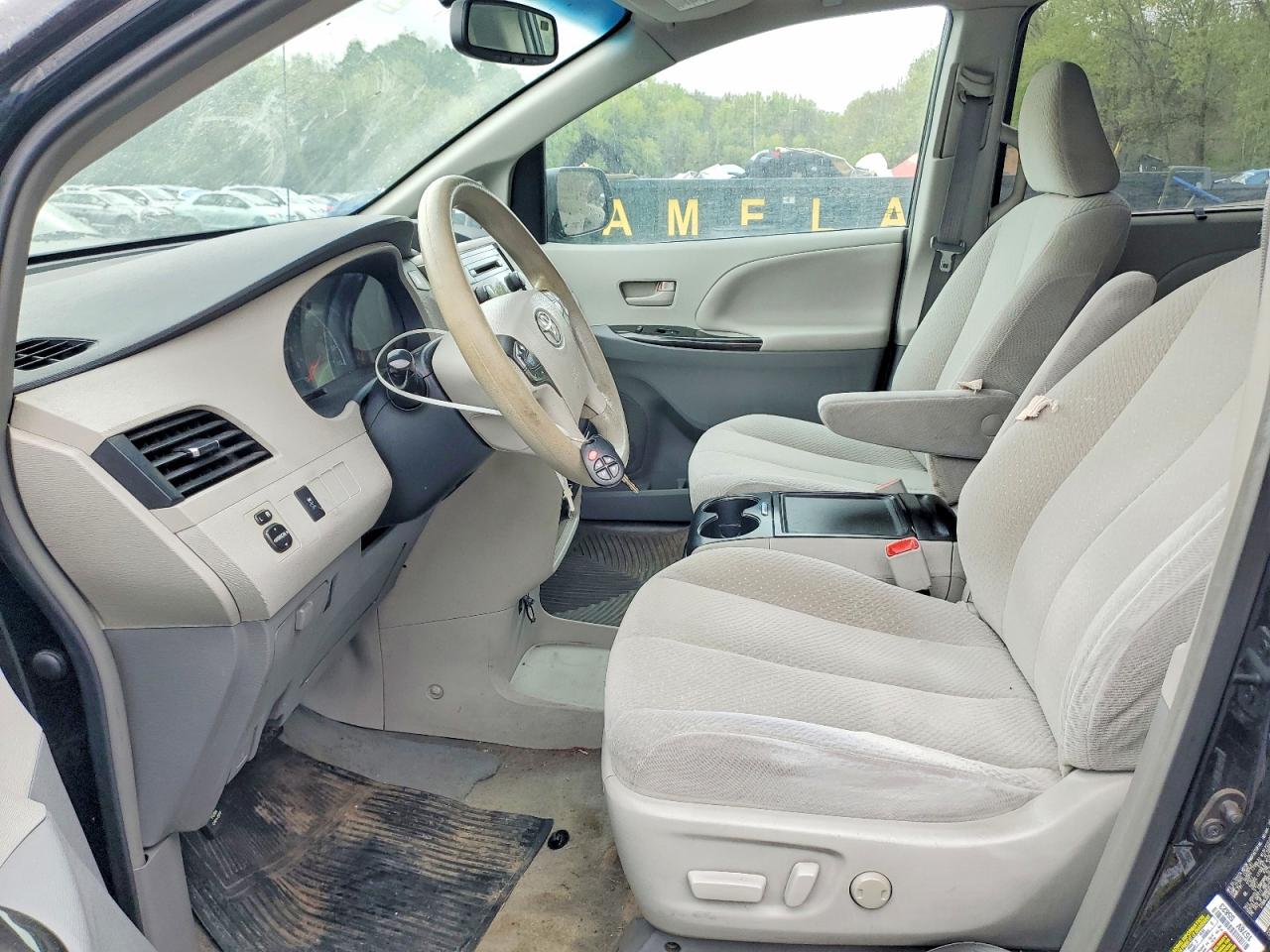 TOYOTA SIENNA 2013 — 8