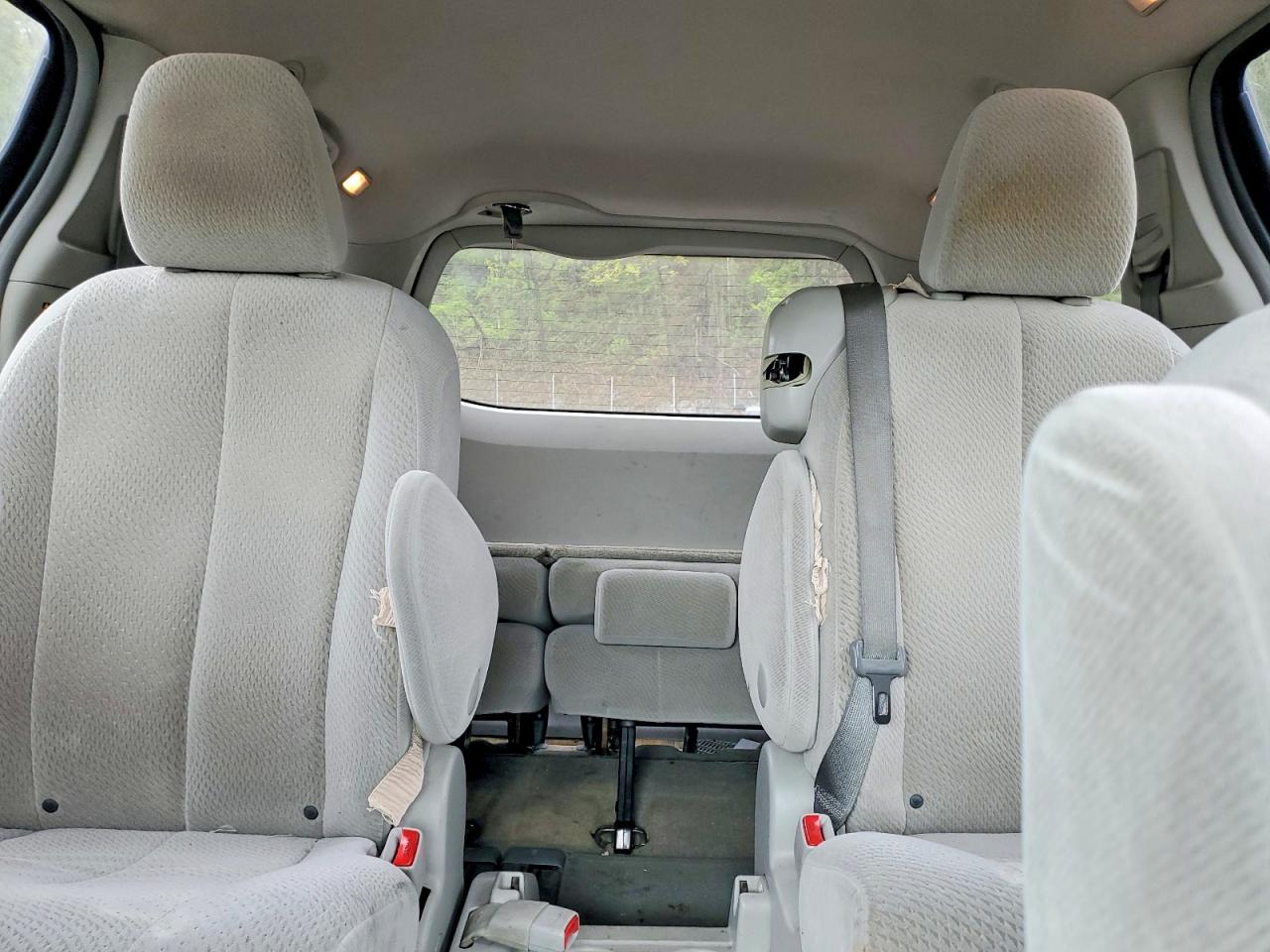TOYOTA SIENNA 2013 — 11
