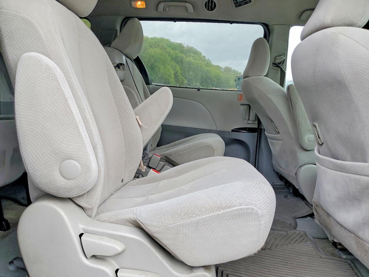 TOYOTA SIENNA 2013 — 12