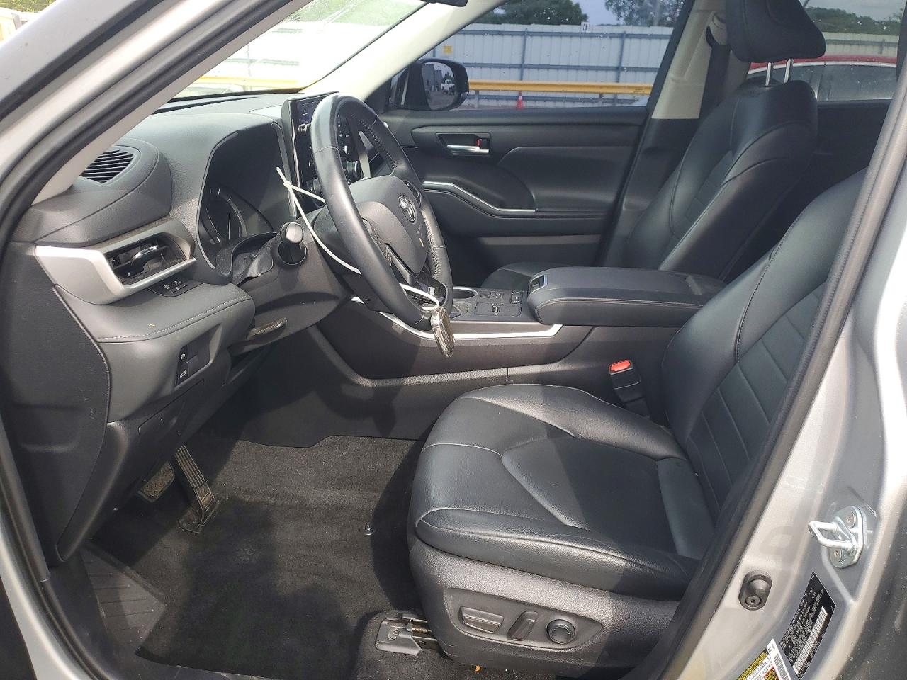TOYOTA HIGHLANDER 2021 — 8