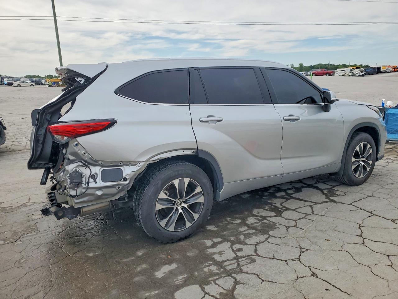 TOYOTA HIGHLANDER 2021 — 4