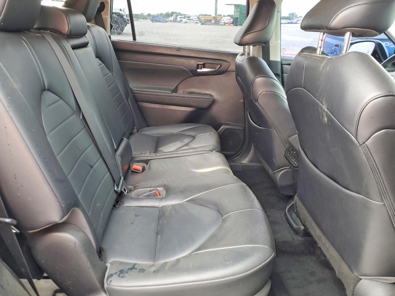 TOYOTA HIGHLANDER 2021 — 12
