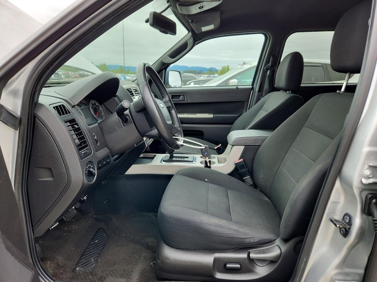 FORD ESCAPE 2009 — 8