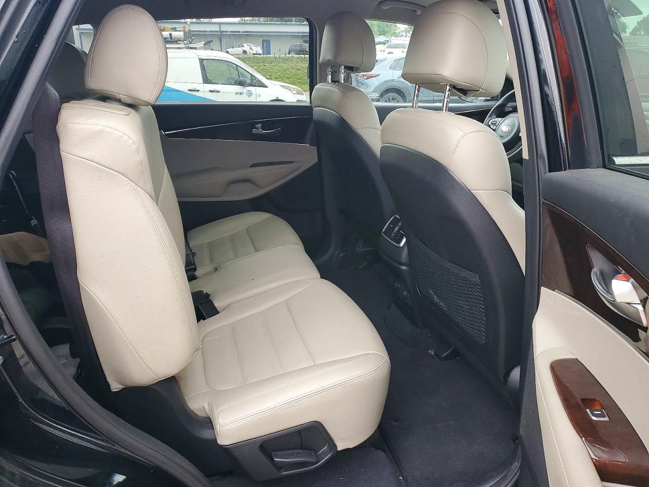 KIA SORENTO 2017 — 12