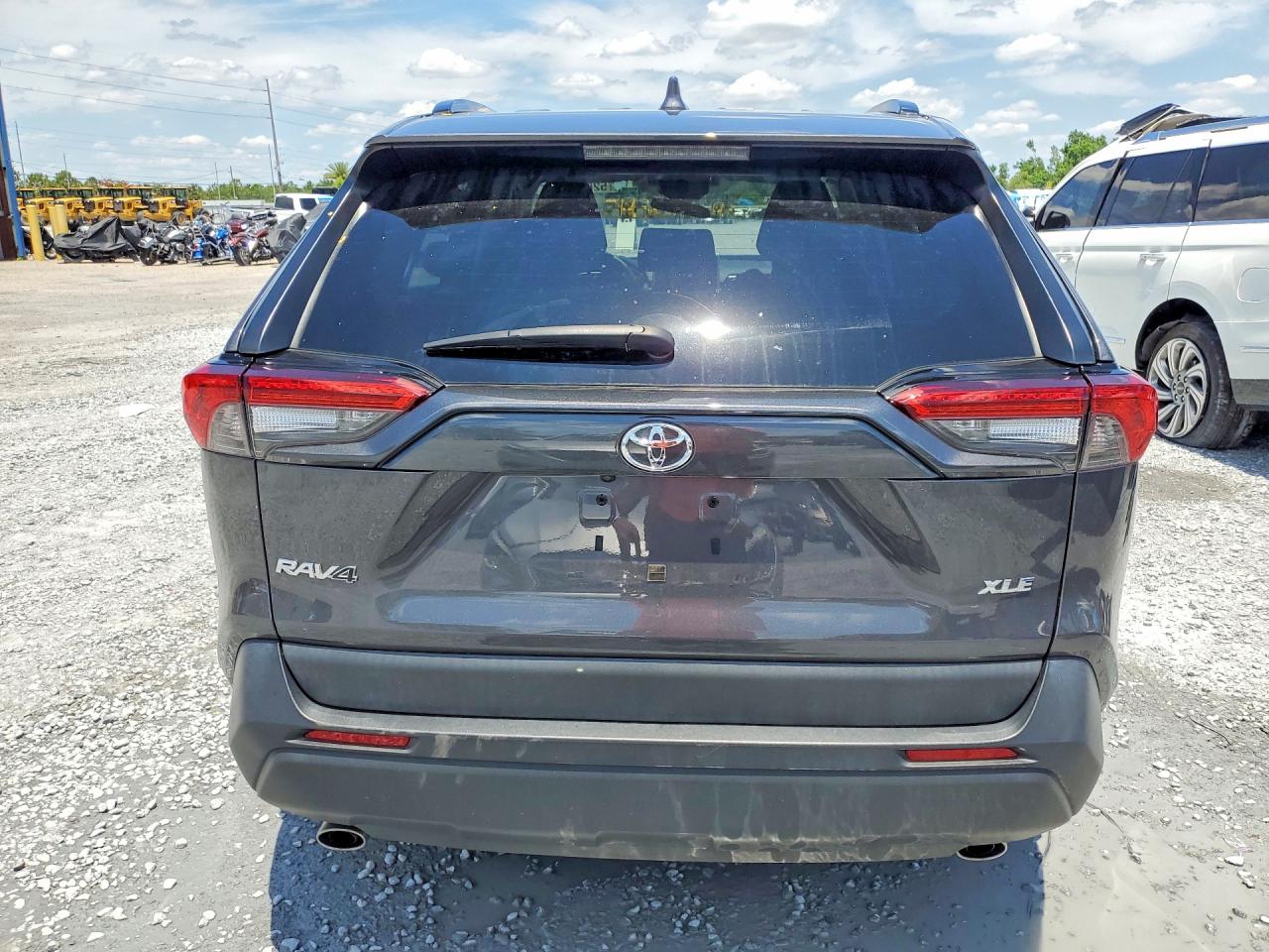 TOYOTA RAV4 2023 — 7