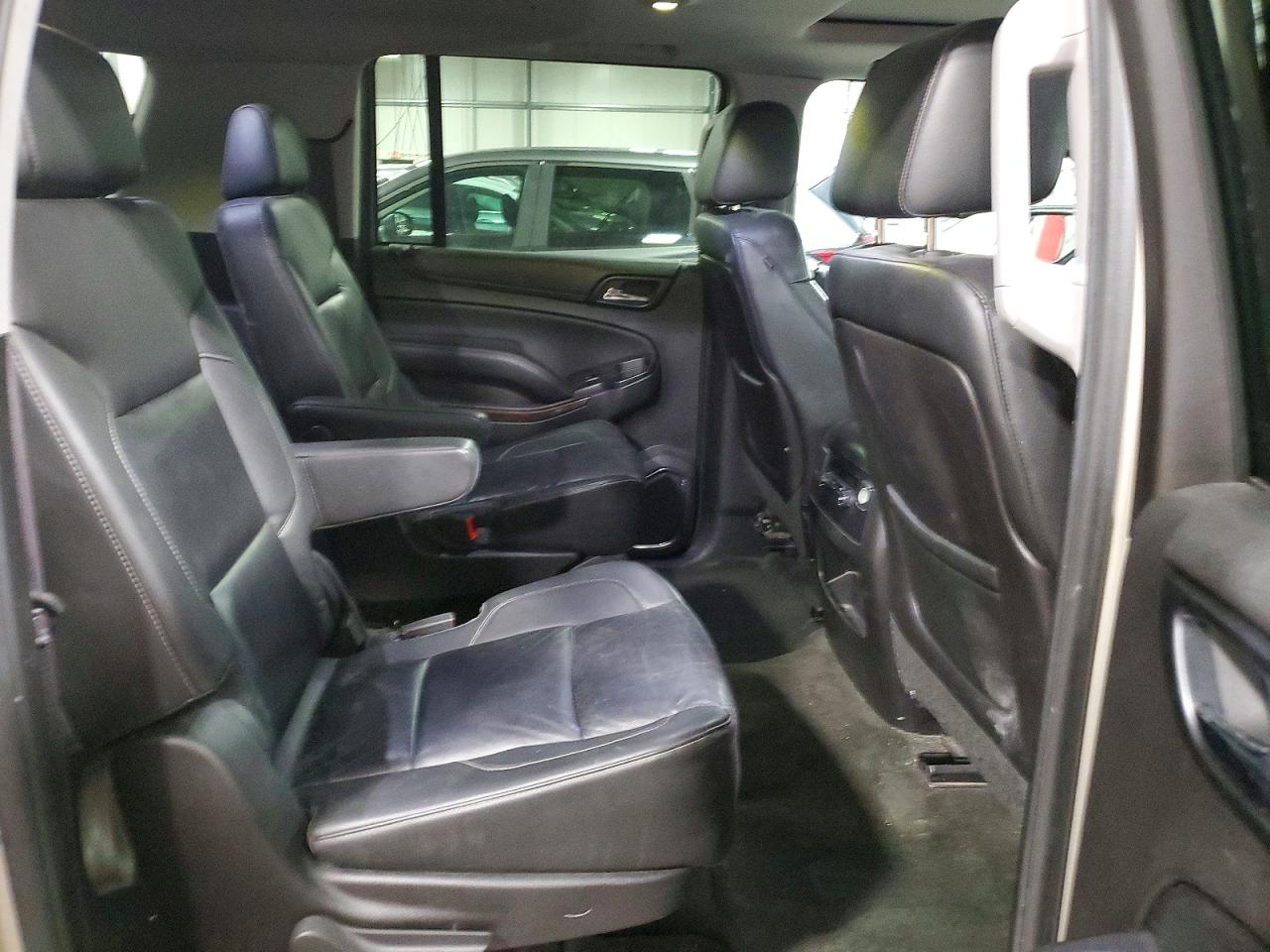CHEVROLET SUBURBAN 2015 — 11