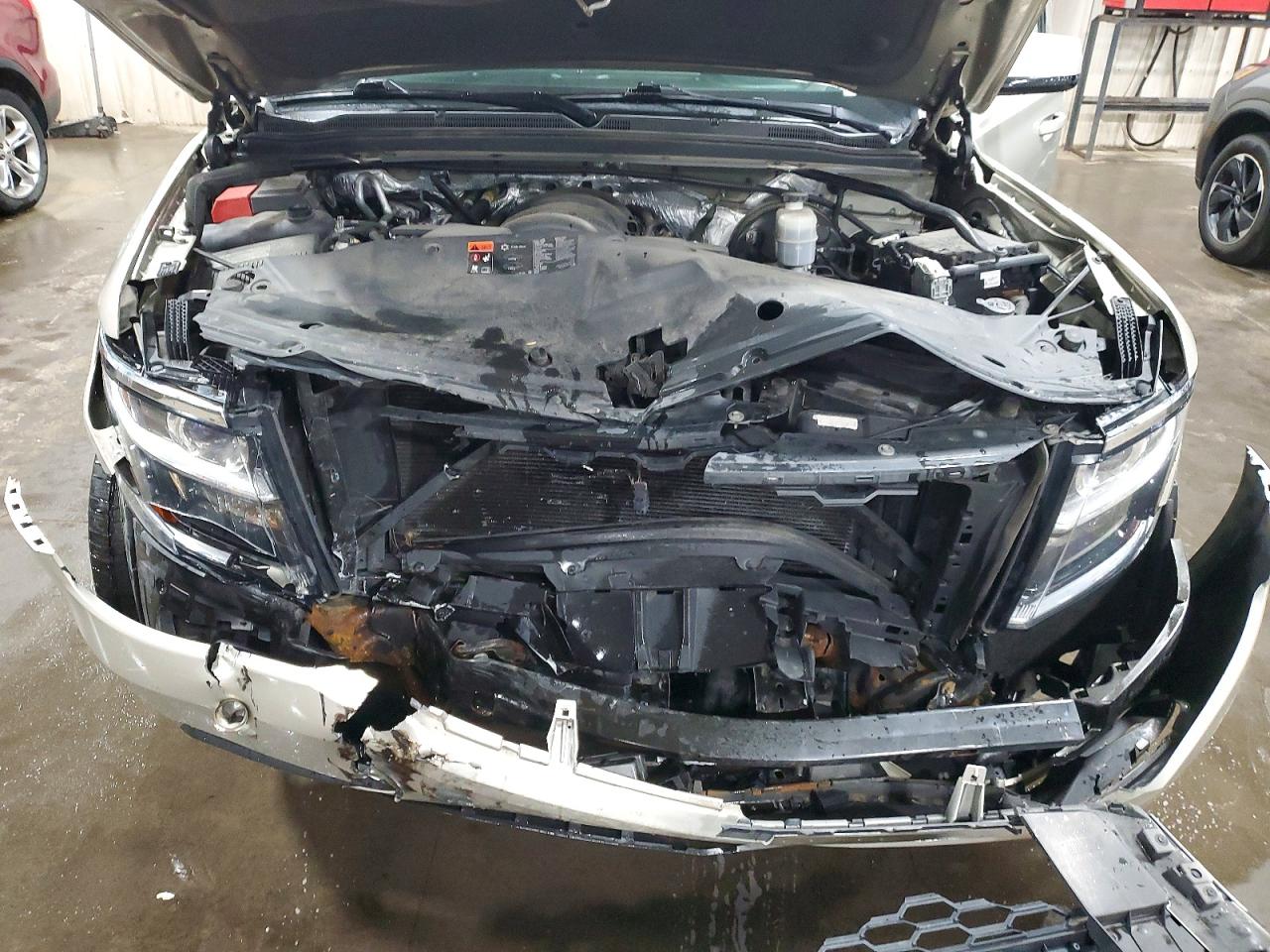 CHEVROLET SUBURBAN 2015 — 12
