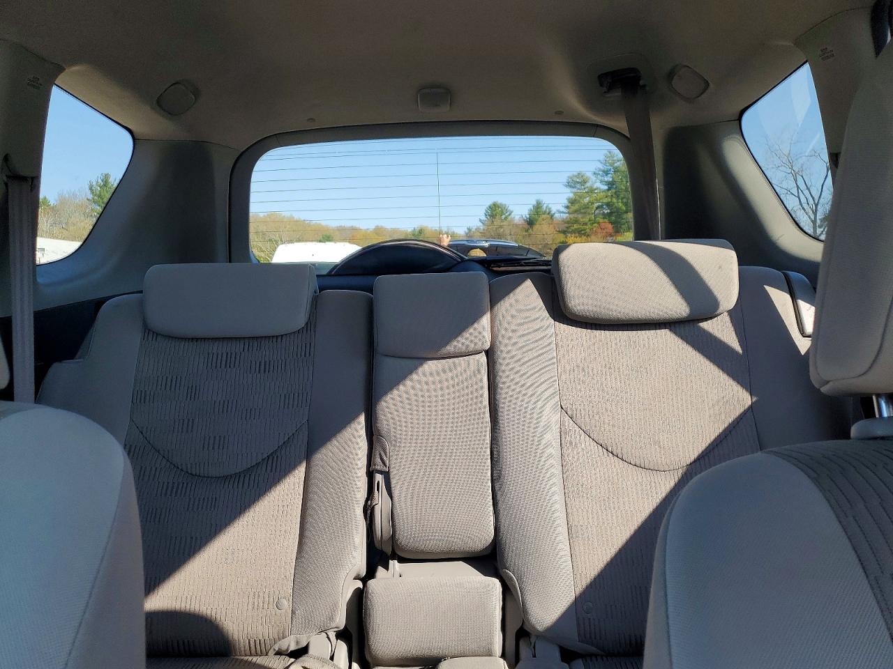 TOYOTA RAV4 2010 — 11