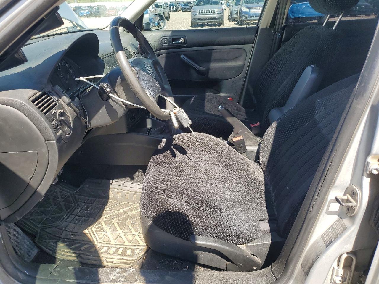 VOLKSWAGEN JETTA 2003 — 8