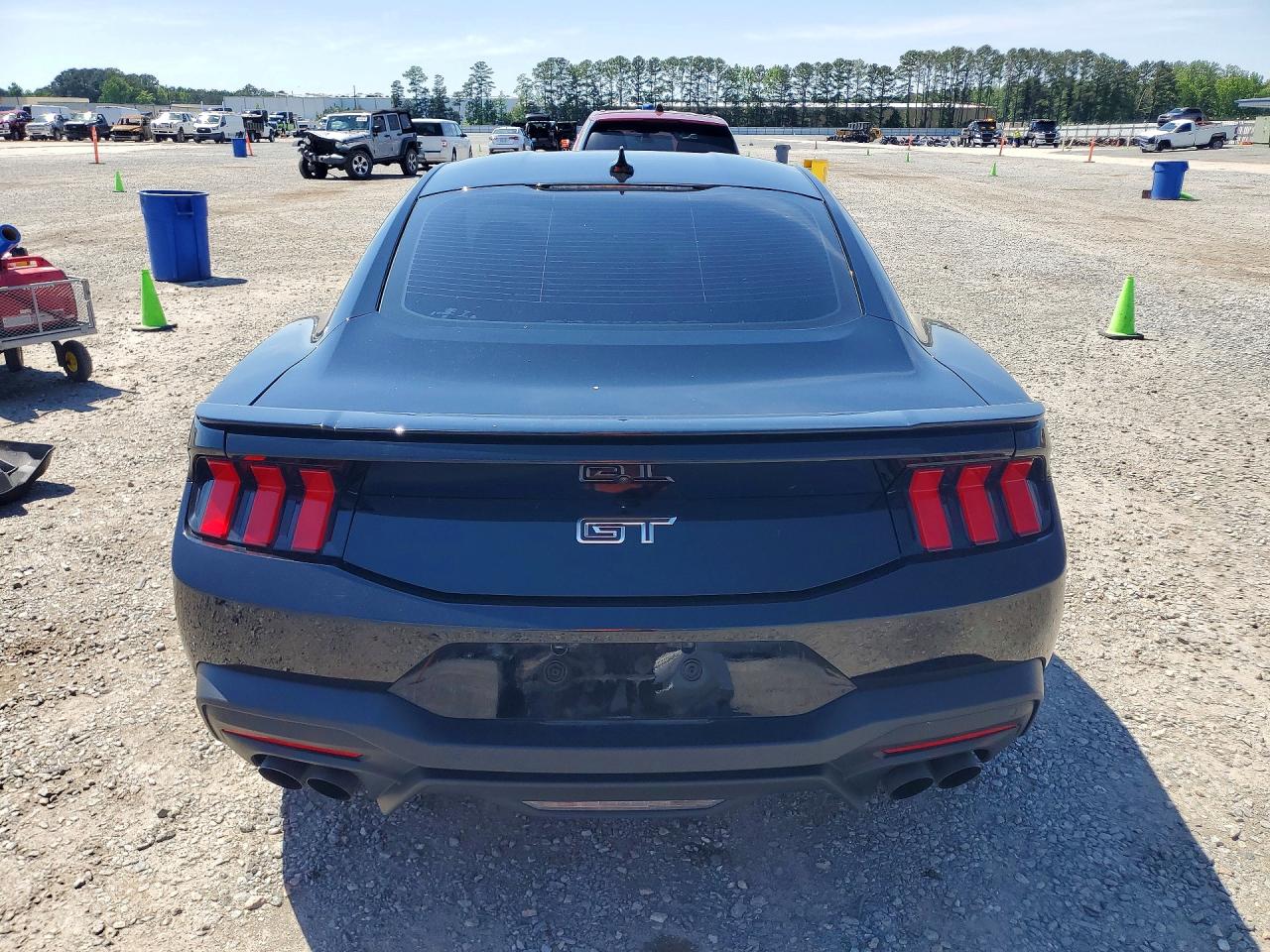 FORD MUSTANG 2024 — 7