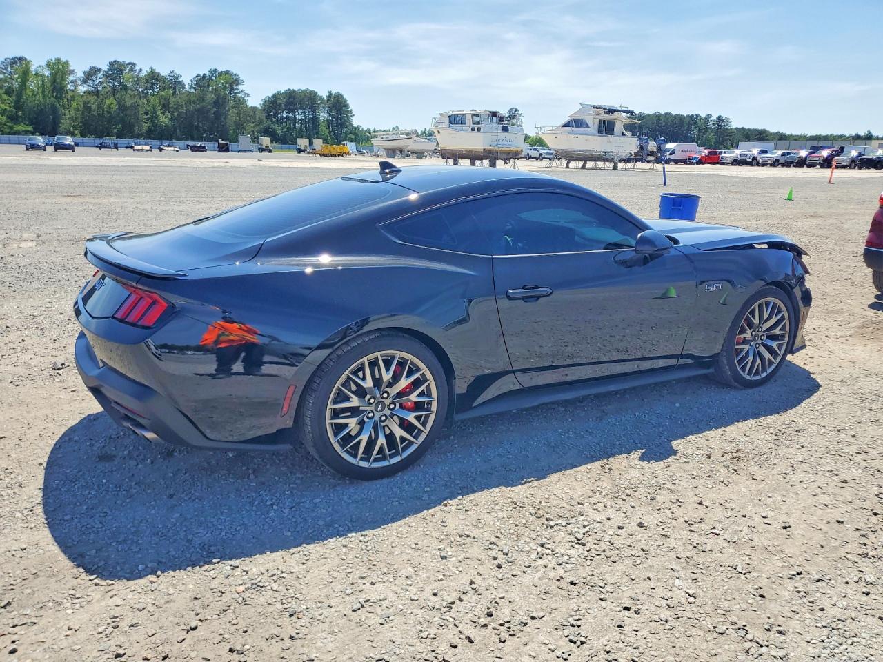 FORD MUSTANG 2024 — 4