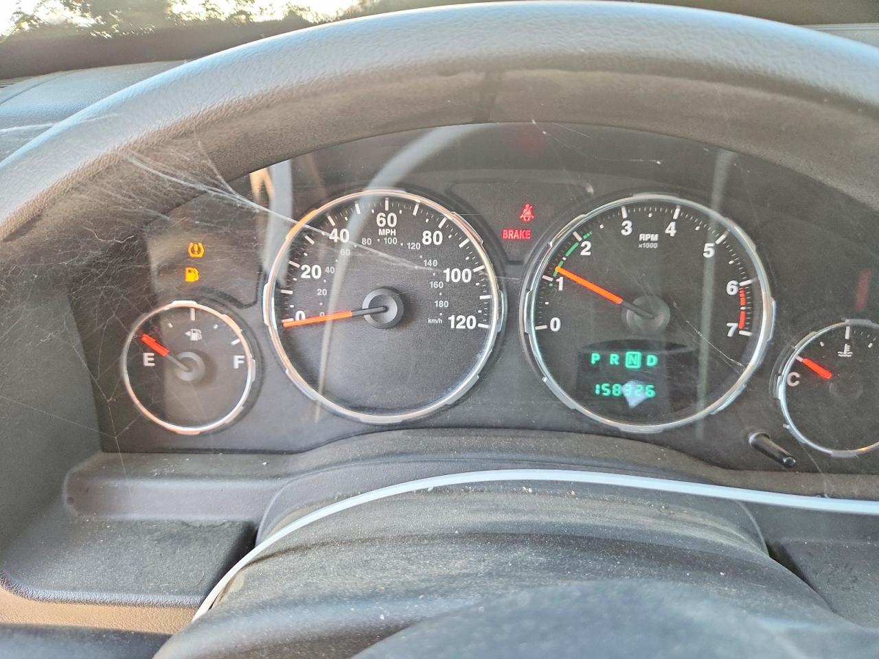 JEEP LIBERTY 2012 — 10