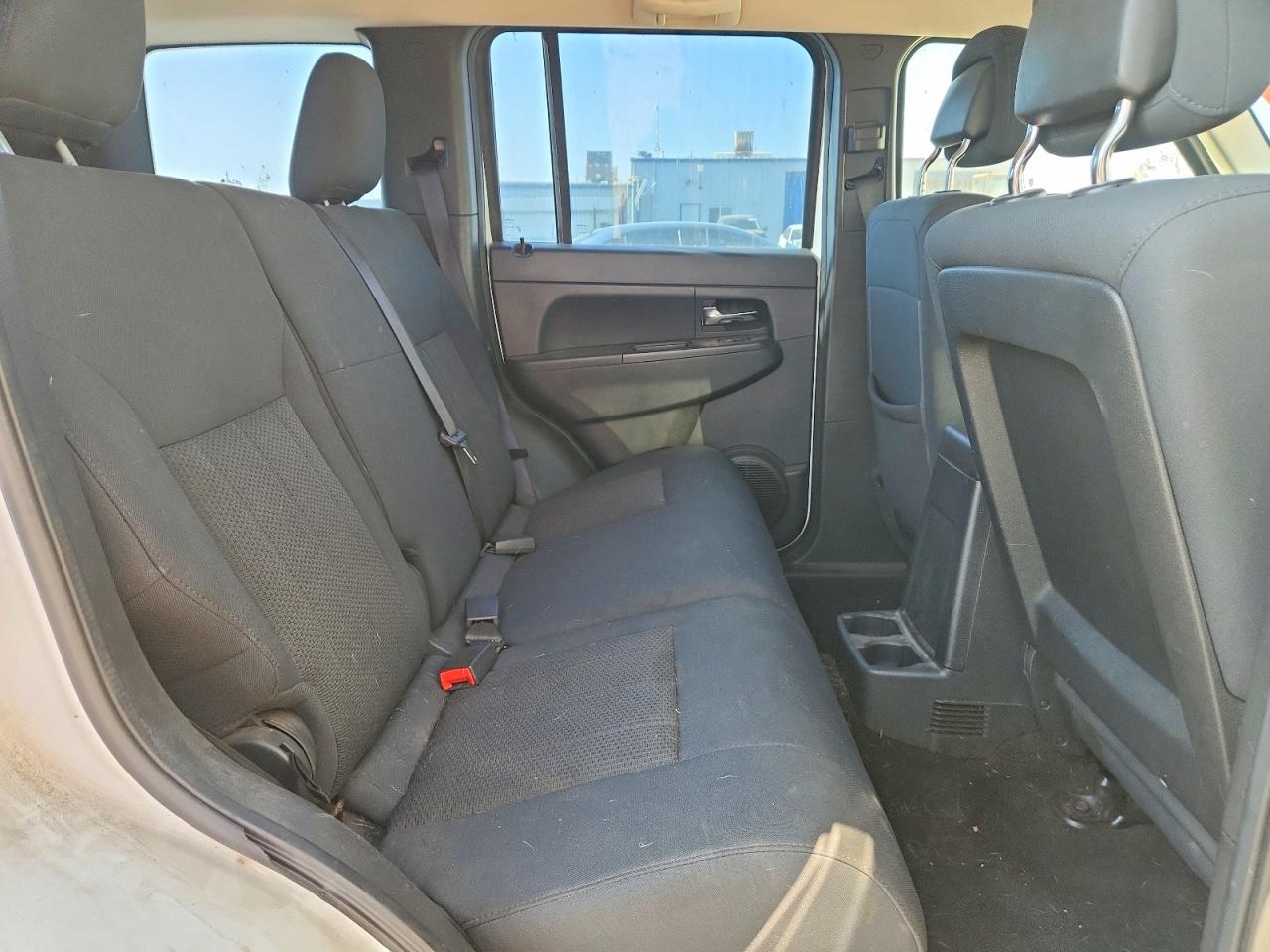 JEEP LIBERTY 2012 — 11