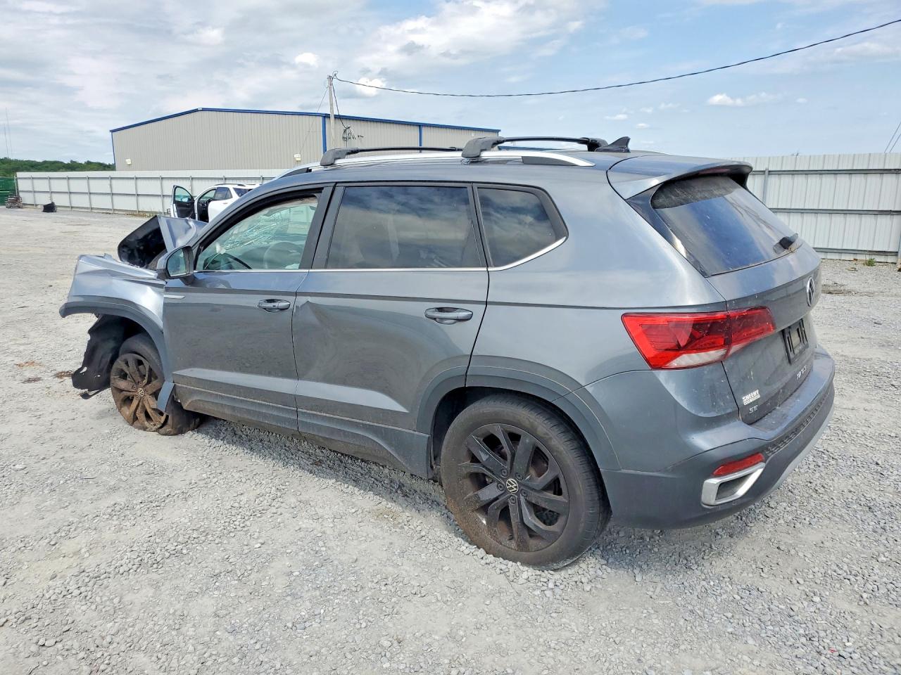 VOLKSWAGEN TAOS 2022 — 3