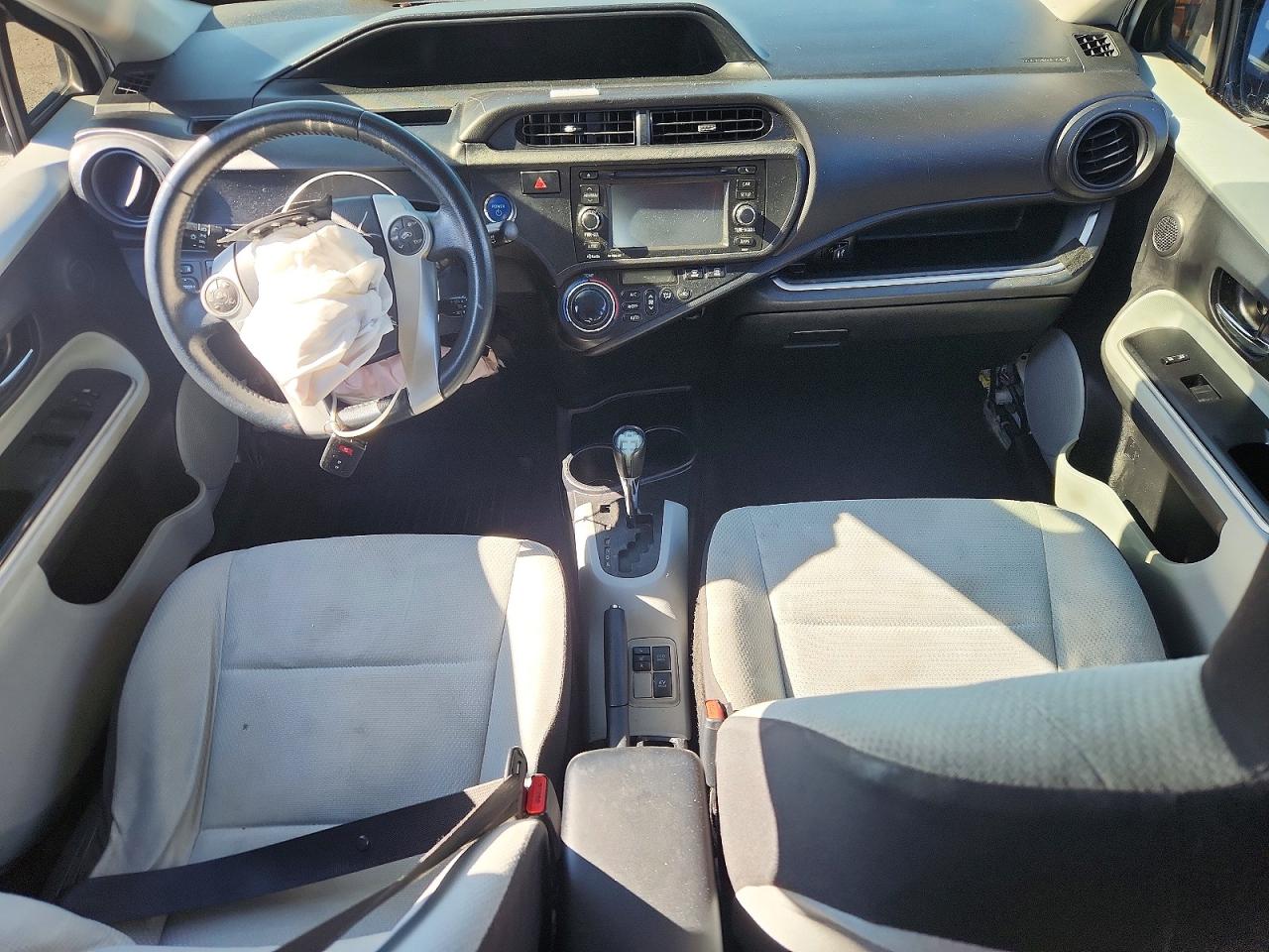 TOYOTA PRIUS C 2014 — 9