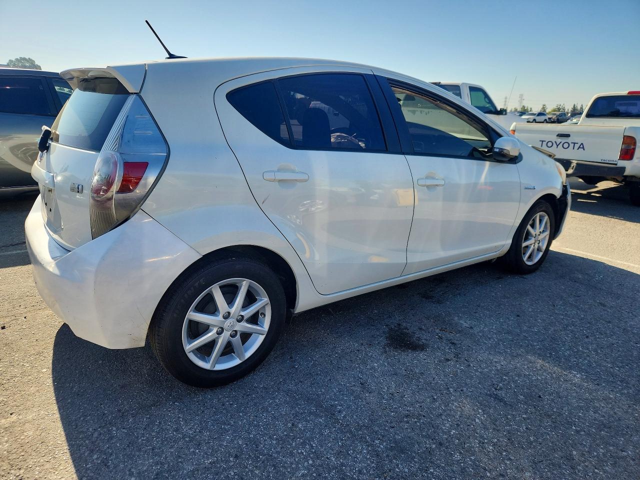 TOYOTA PRIUS C 2014 — 4
