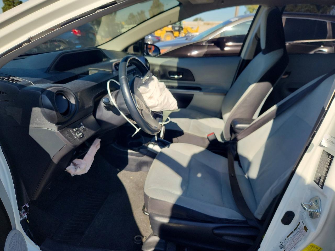 TOYOTA PRIUS C 2014 — 8