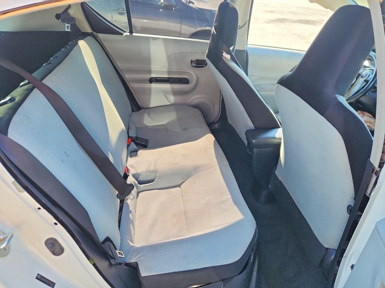 TOYOTA PRIUS C 2014 — 11