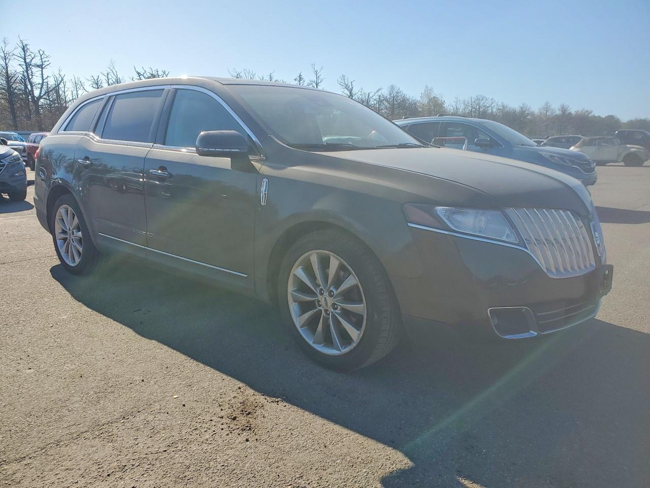2011 LINCOLN MKT