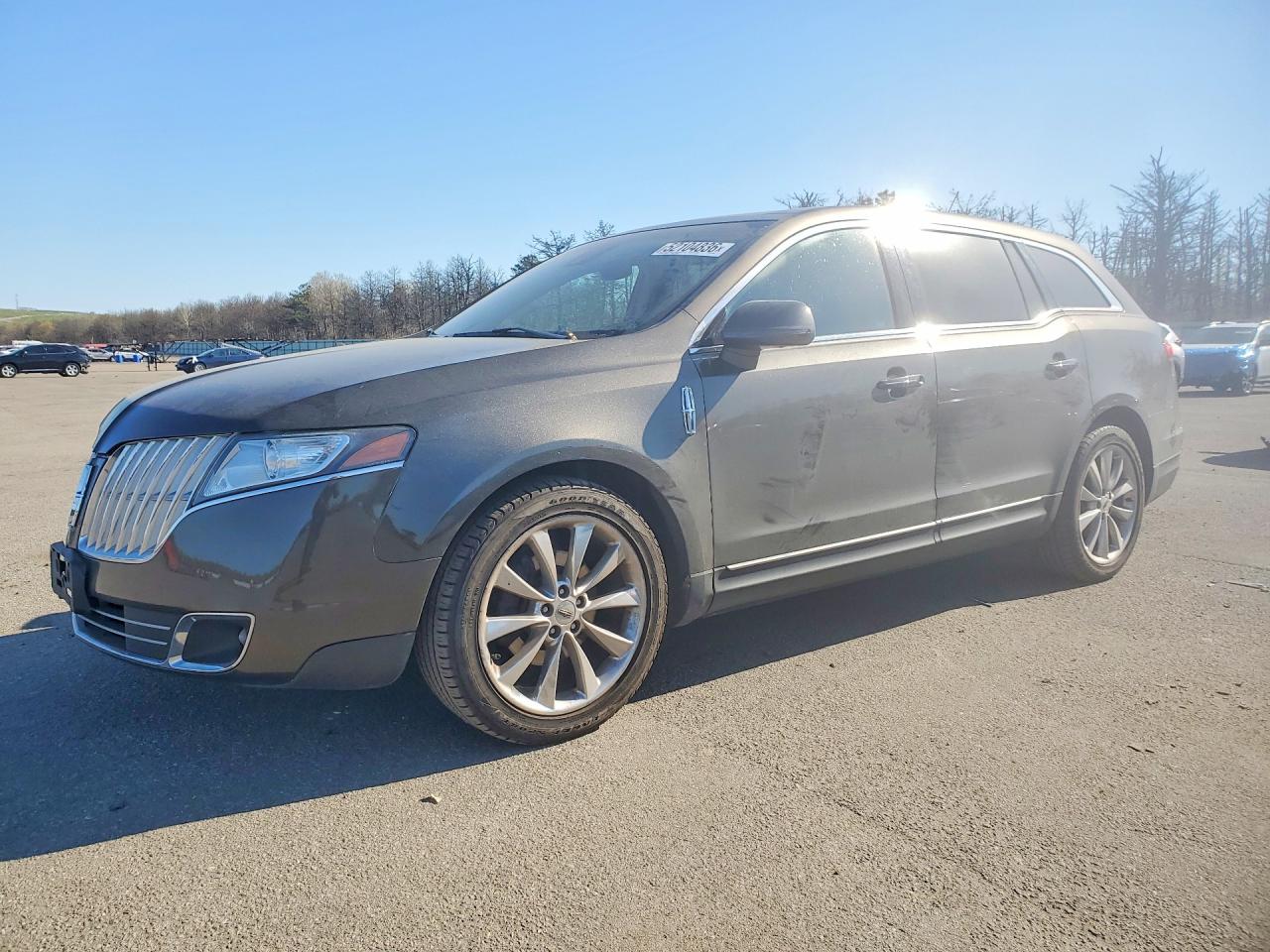 2011 LINCOLN MKT