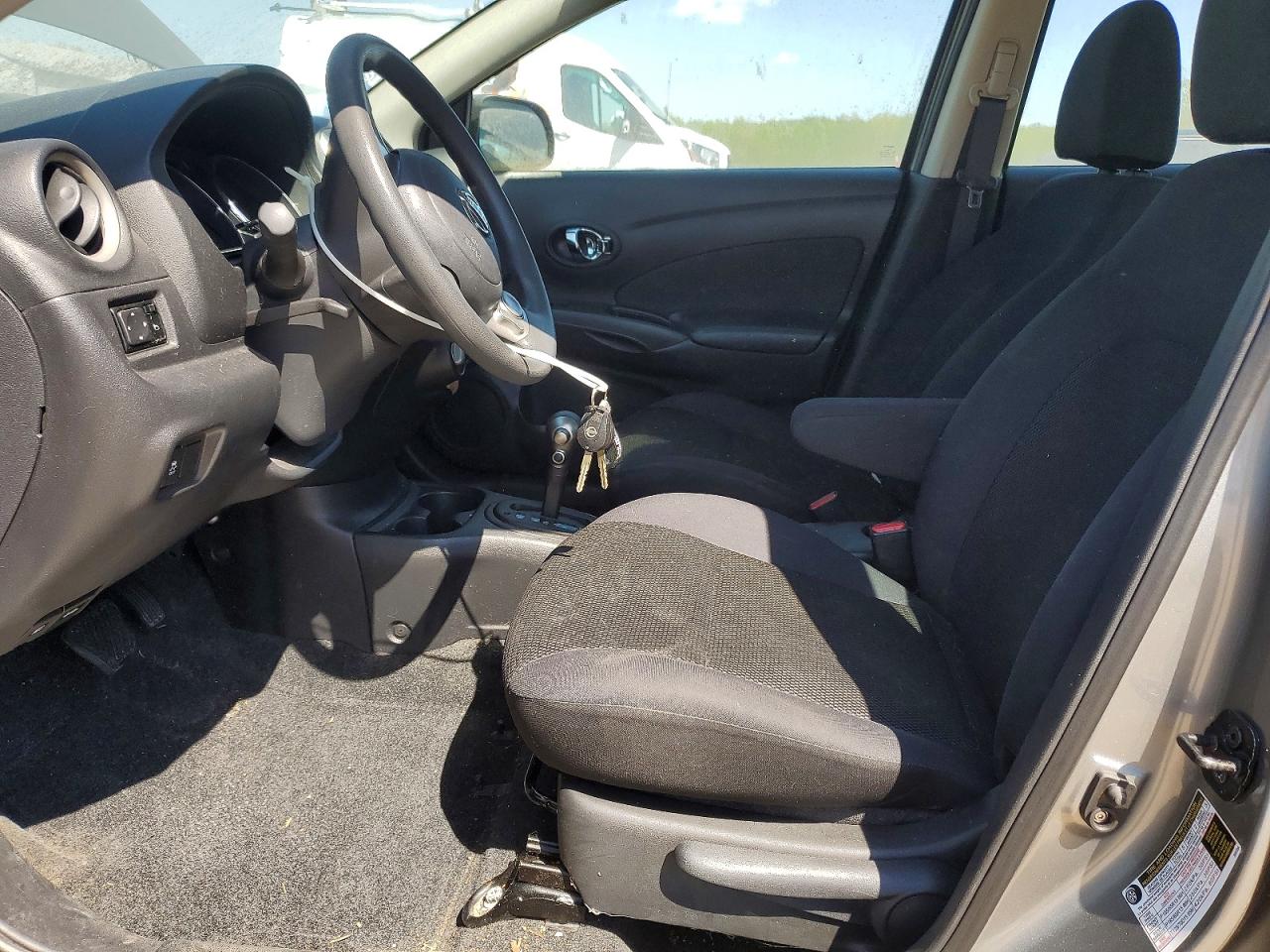 NISS VERSA 2015 — 8