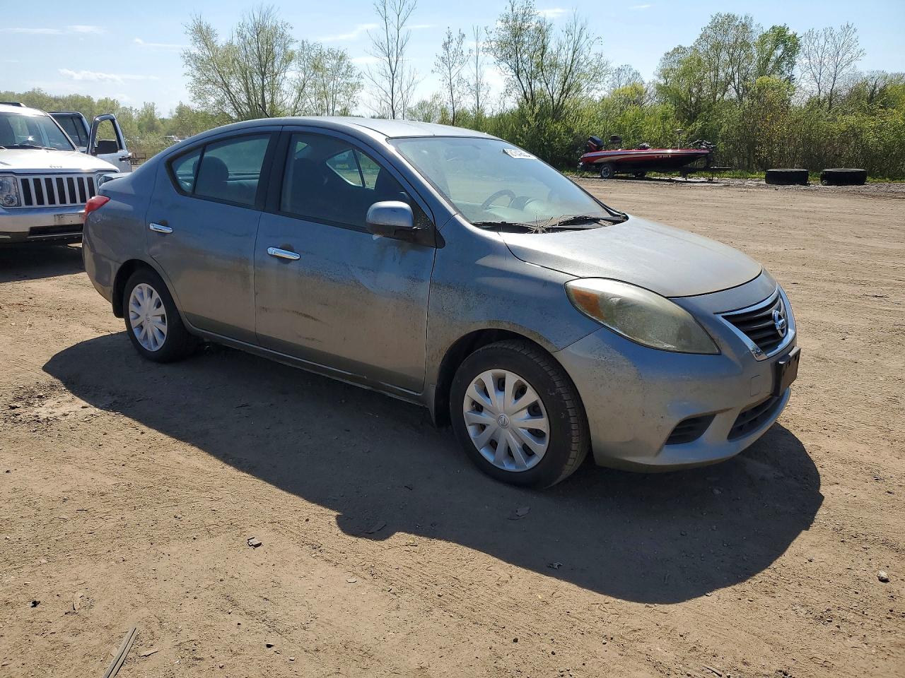 NISS VERSA 2015 — 5