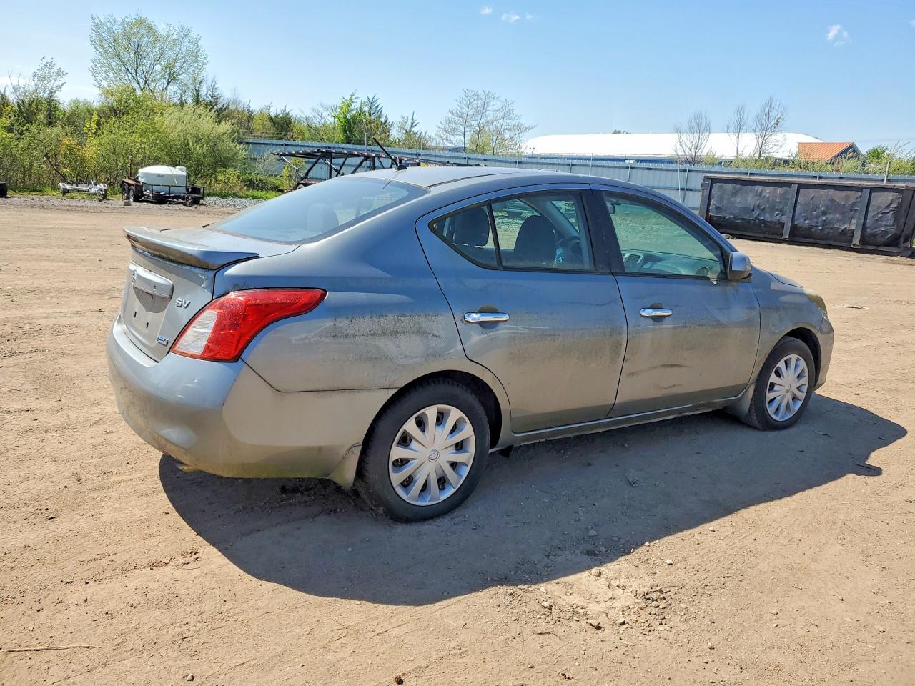 NISS VERSA 2015 — 4