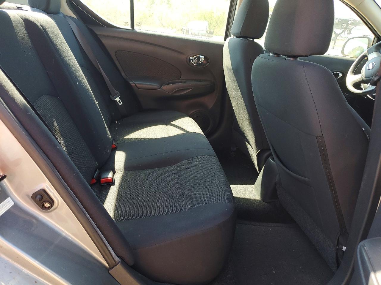 NISS VERSA 2015 — 11