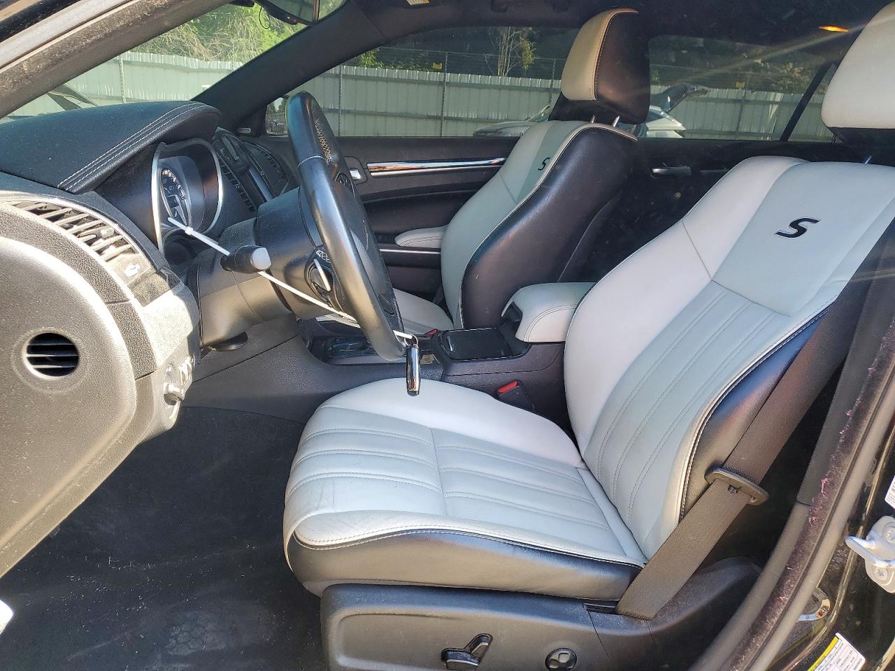 CHRYSLER 300 2021 — 8
