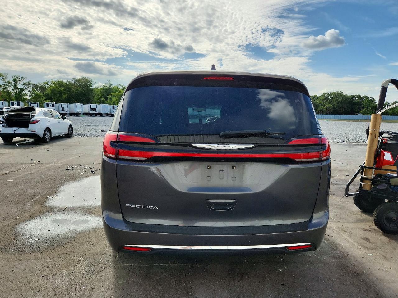 CHRYSLER PACIFICA 2022 — 7