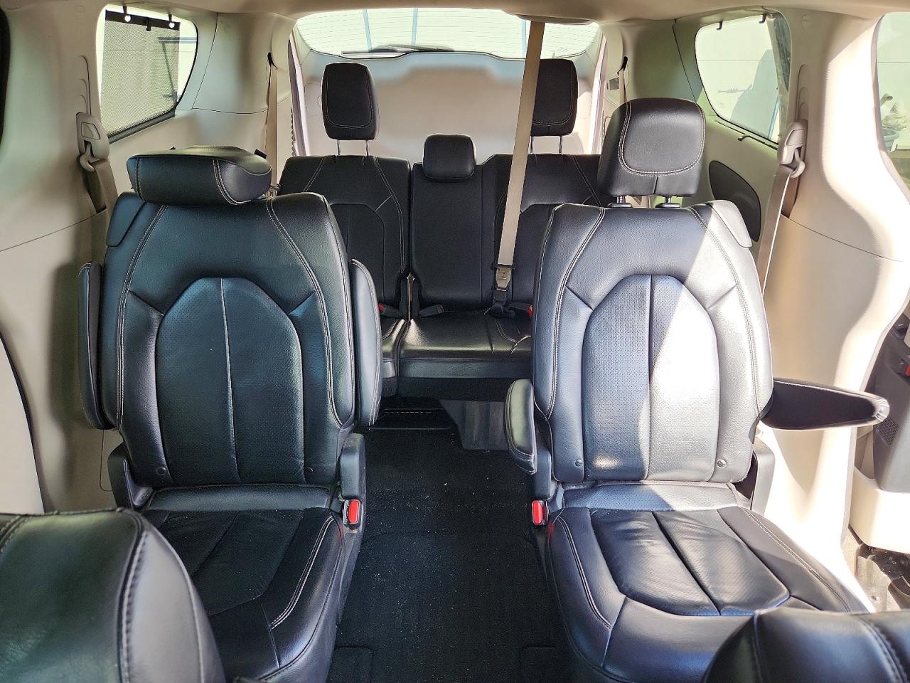 CHRYSLER PACIFICA 2022 — 11
