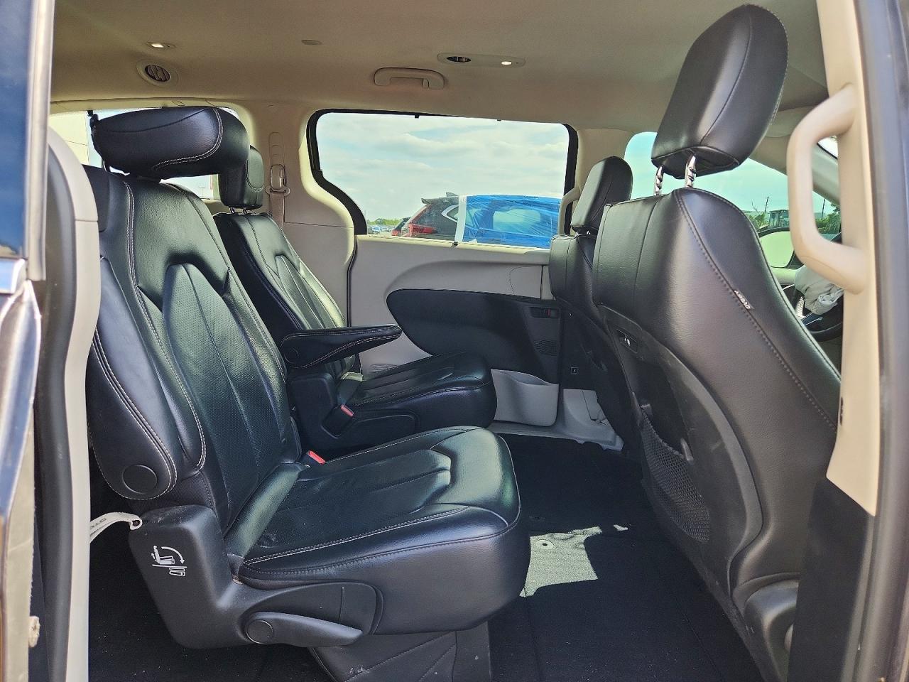 CHRYSLER PACIFICA 2022 — 12