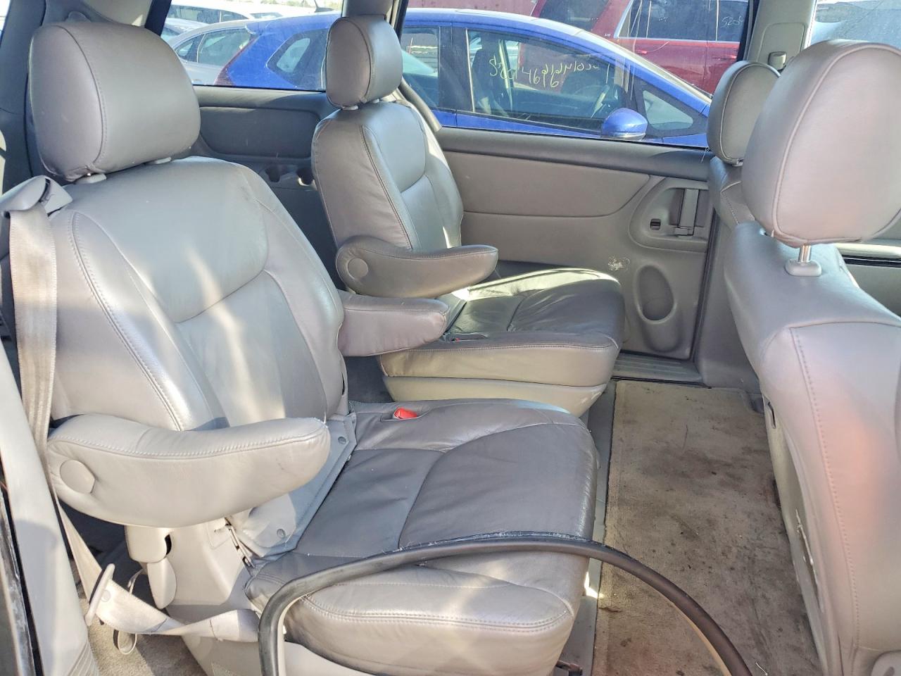 TOYOTA SIENNA 2005 — 11