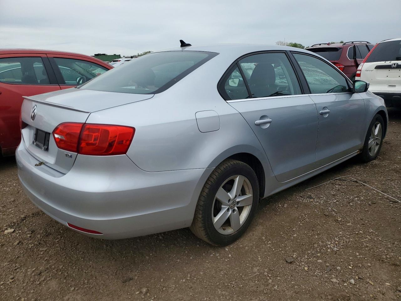 VOLKSWAGEN JETTA 2014 — 4
