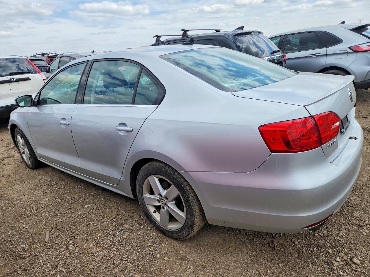 VOLKSWAGEN JETTA 2014 — 3