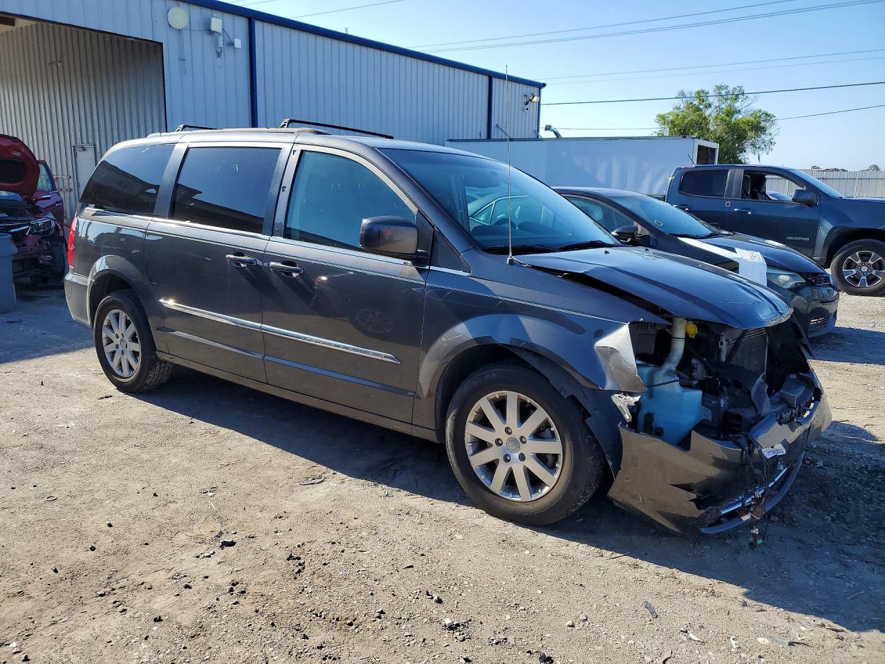 CHRYSLER TOWN & COUNTRY 2016 — 5