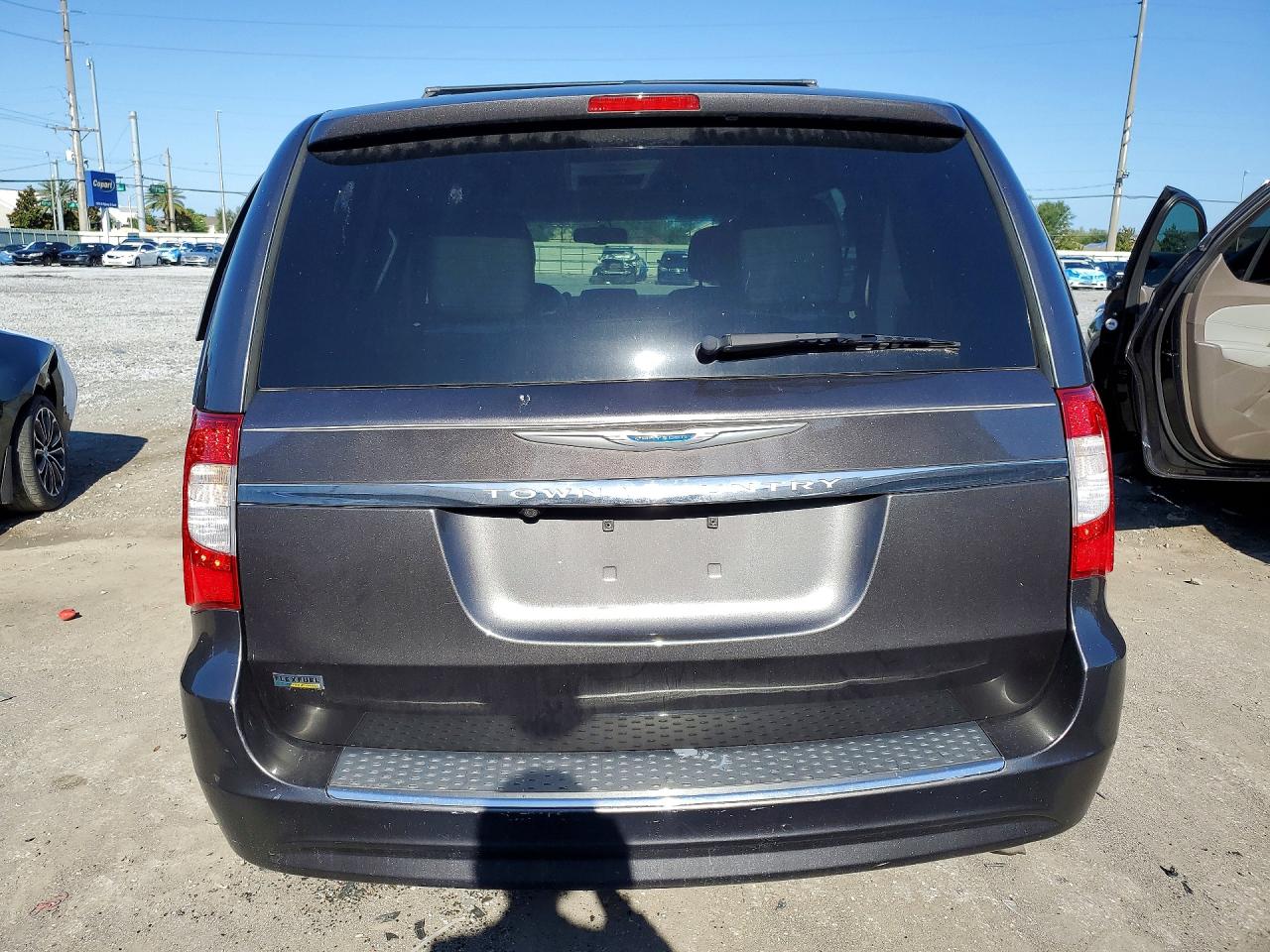 CHRYSLER TOWN & COUNTRY 2016 — 7