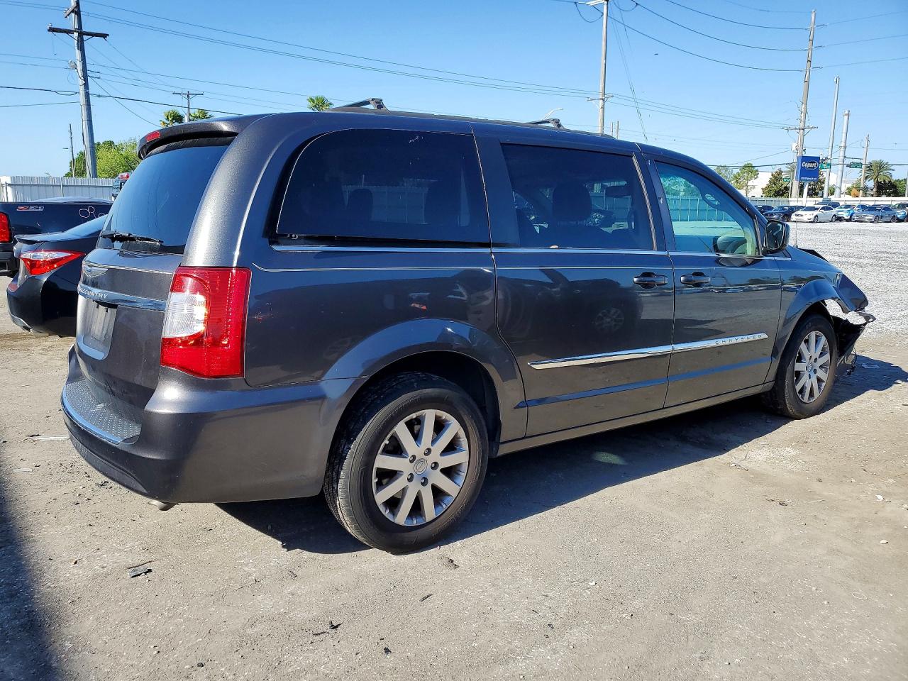 CHRYSLER TOWN & COUNTRY 2016 — 4