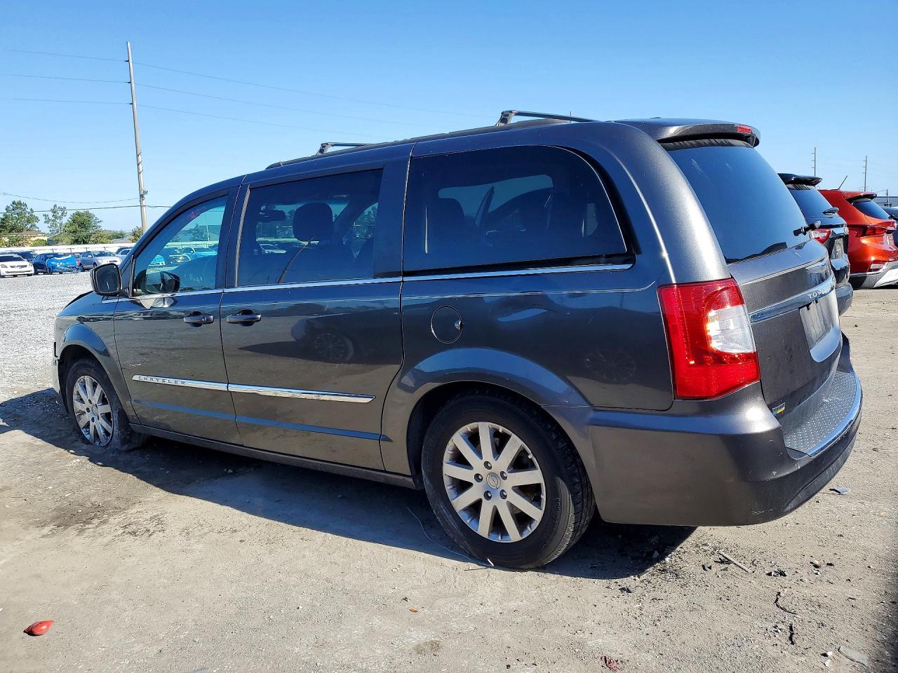 CHRYSLER TOWN & COUNTRY 2016 — 3