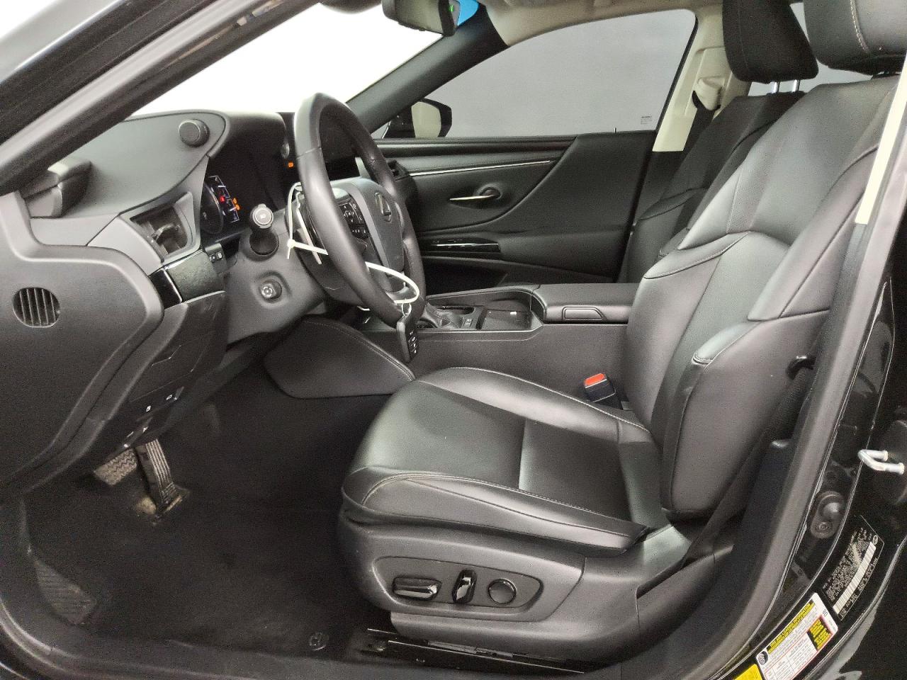 LEXUS ES 300H 2025 — 8