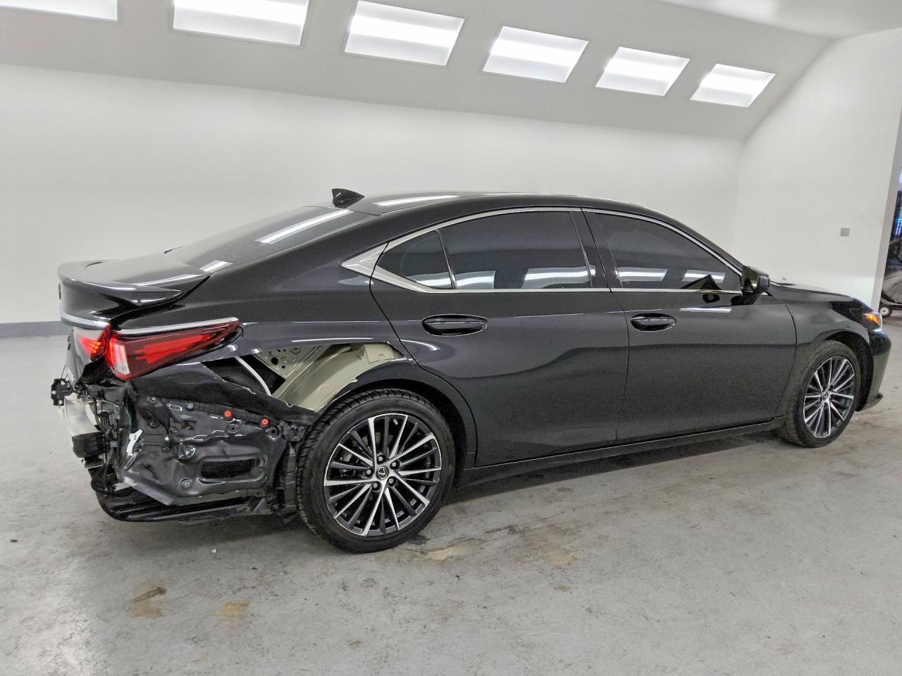 LEXUS ES 300H 2025 — 4