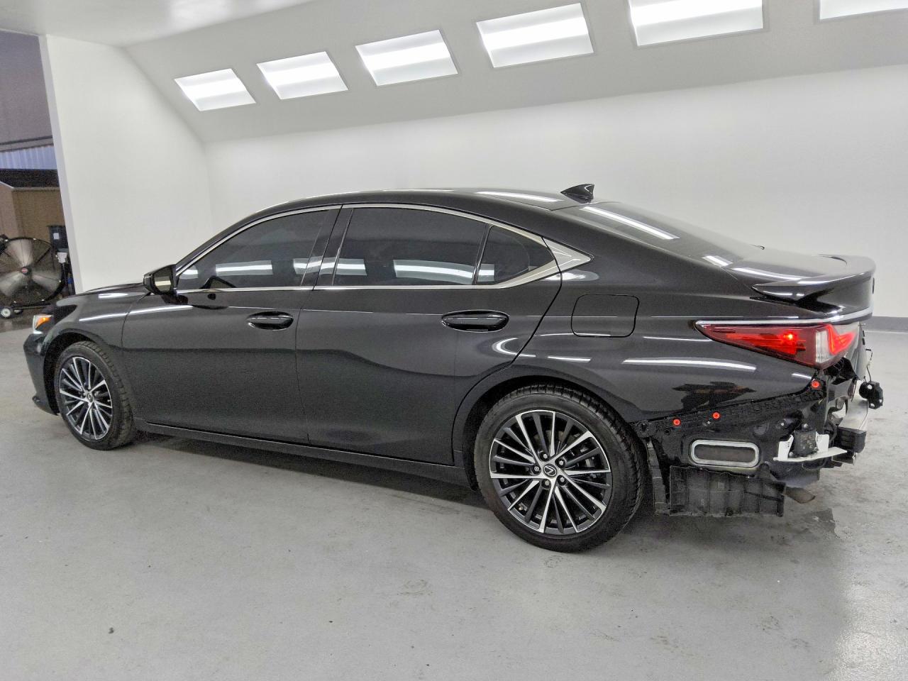 LEXUS ES 300H 2025 — 3