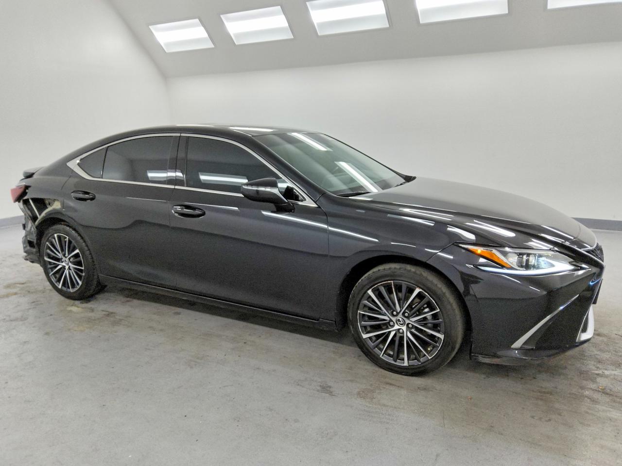 LEXUS ES 300H 2025 — 5