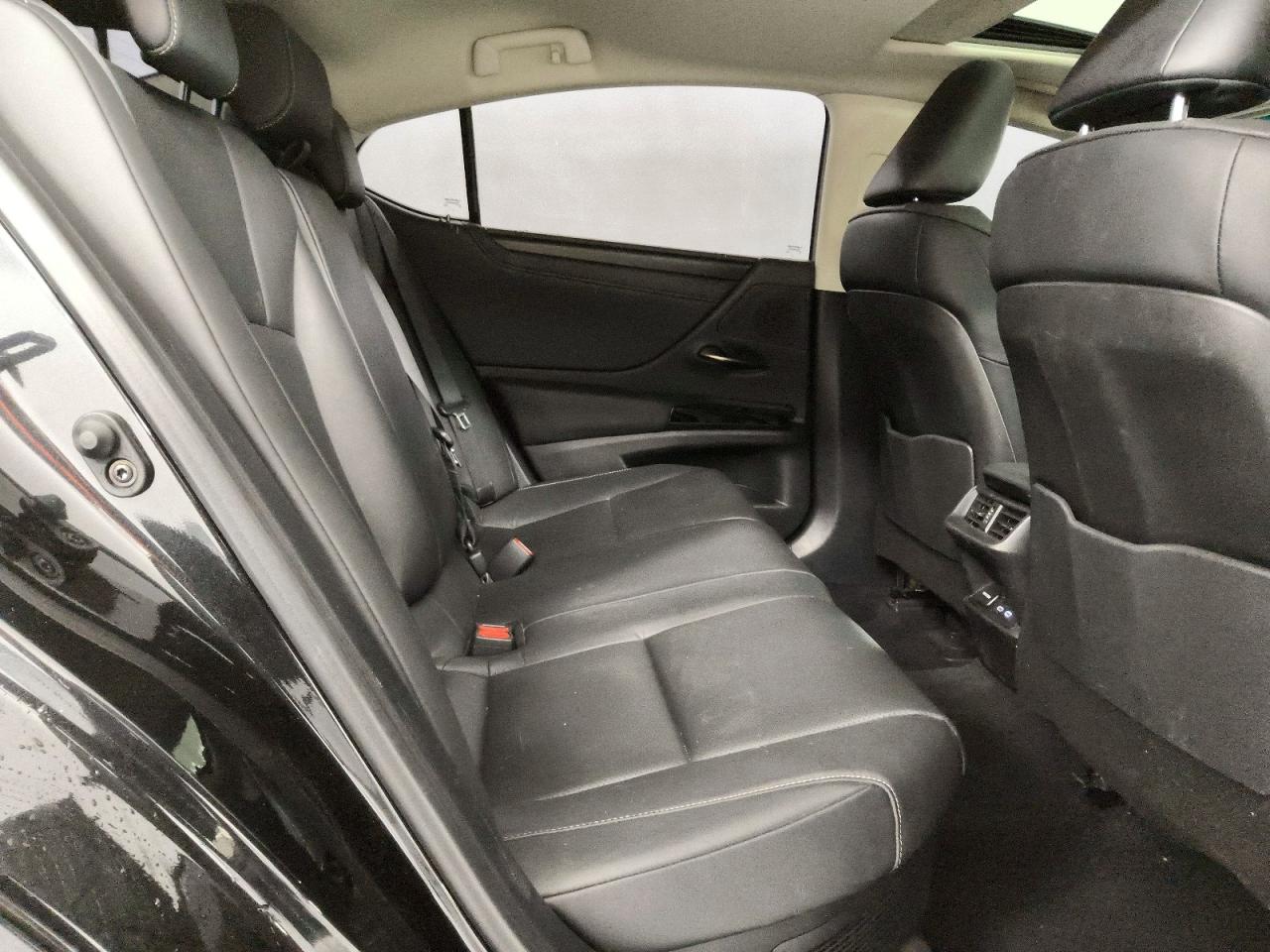 LEXUS ES 300H 2025 — 11