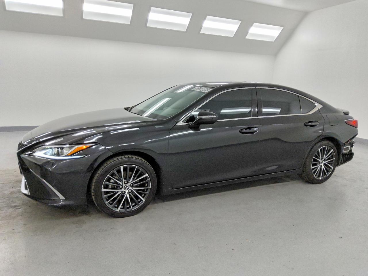 LEXUS ES 300H 2025 — 2