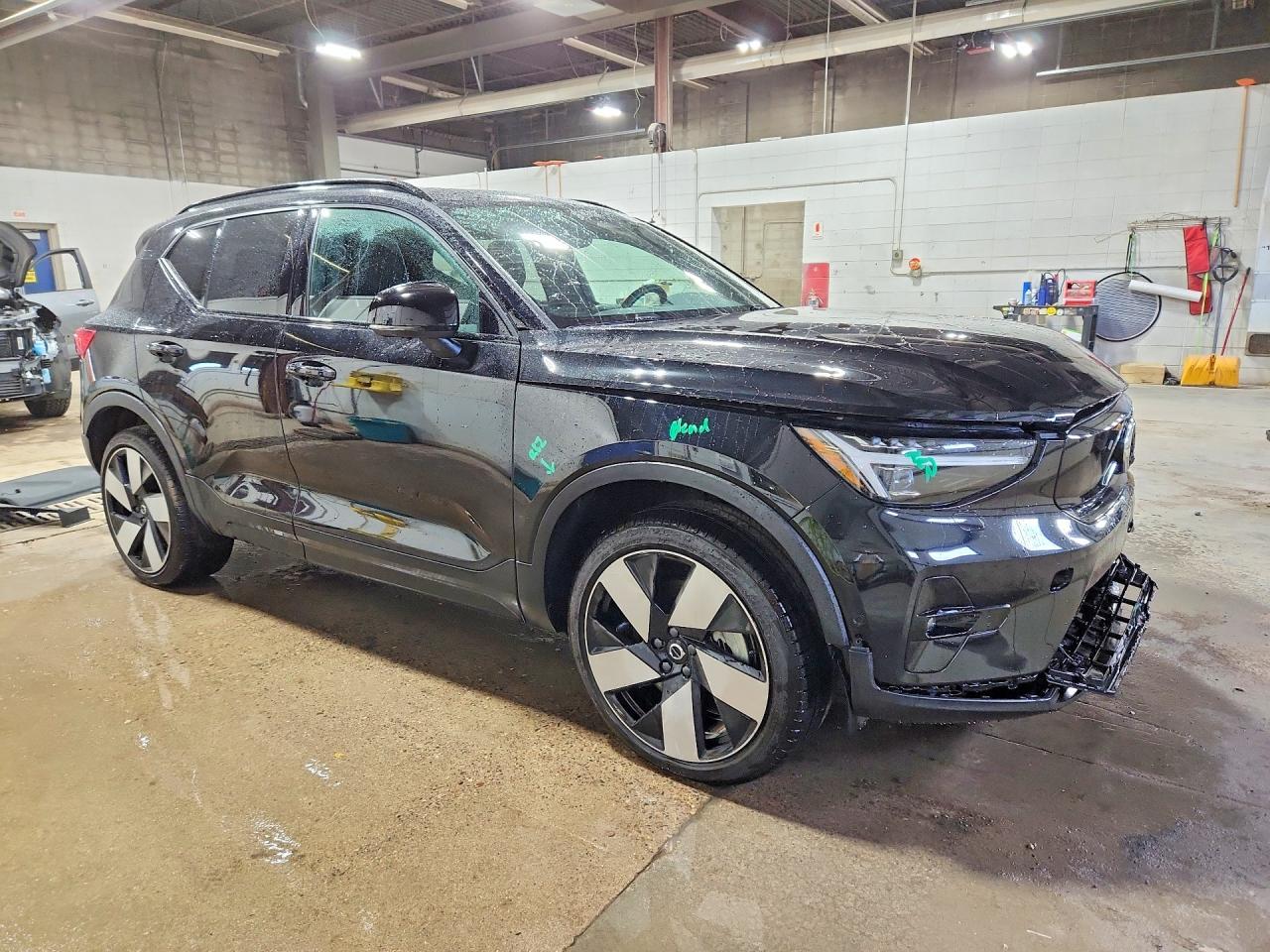 VOLVO XC40 2023 — 5
