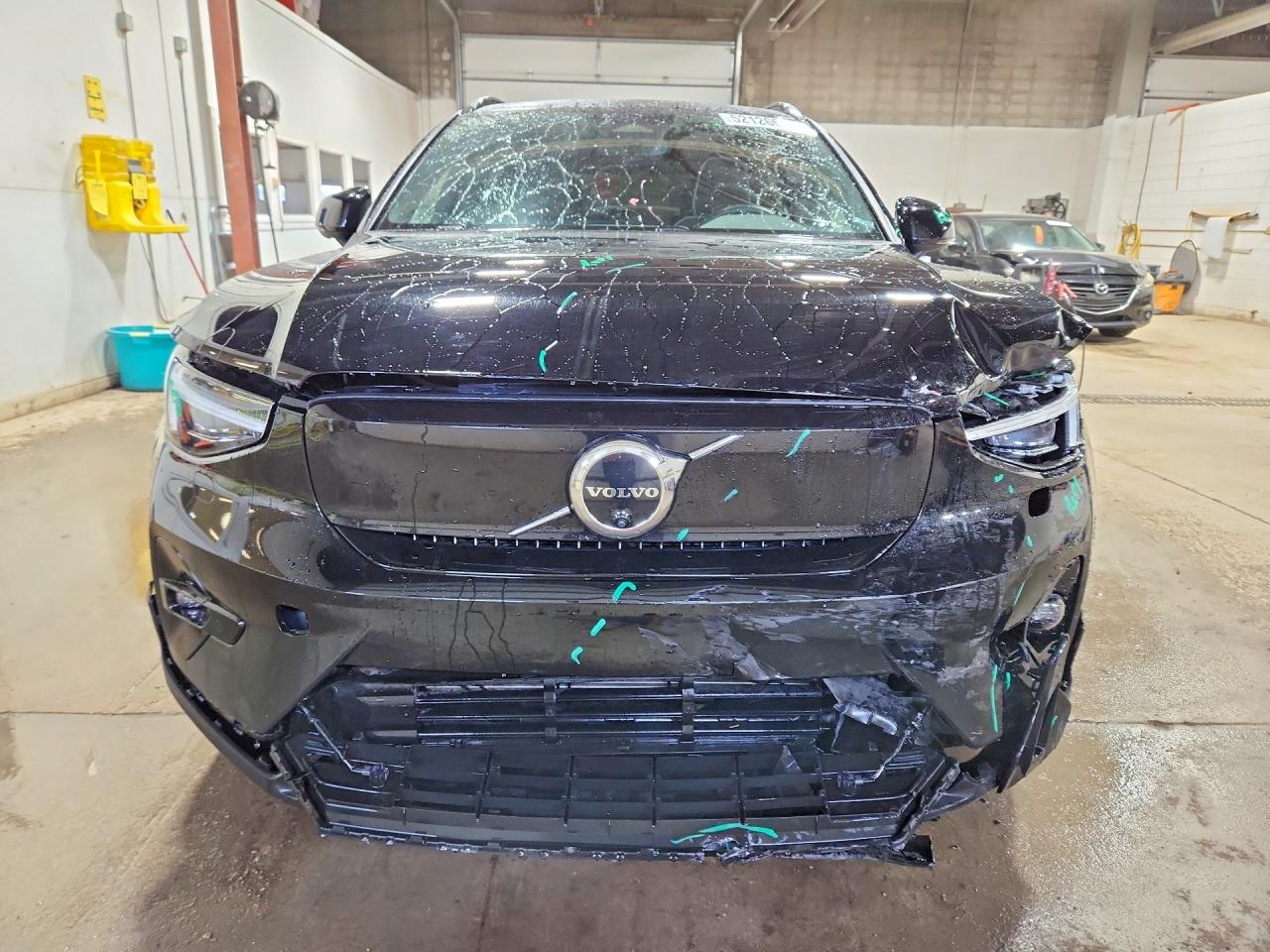 VOLVO XC40 2023 — 6