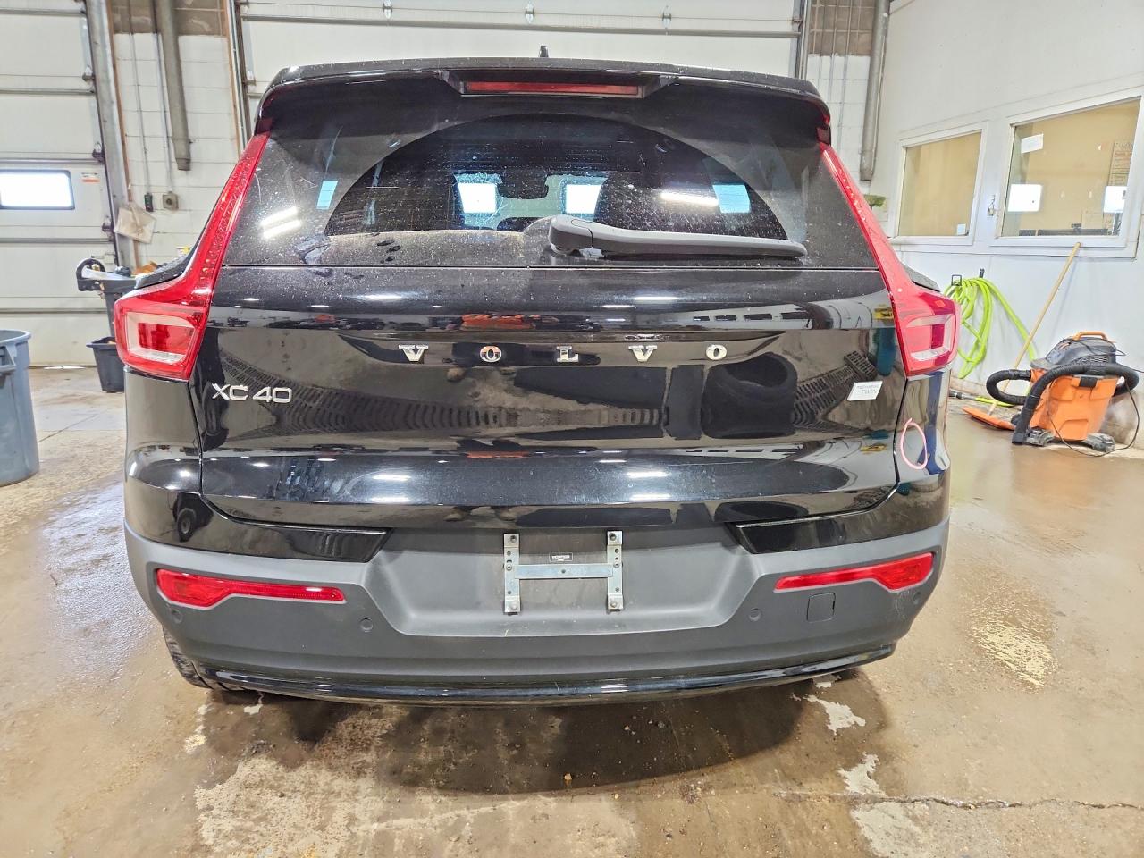 VOLVO XC40 2023 — 7