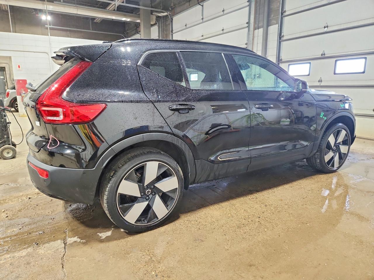 VOLVO XC40 2023 — 4