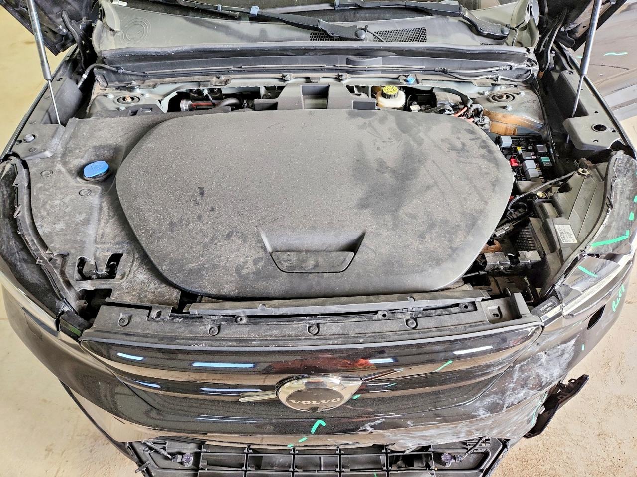 VOLVO XC40 2023 — 13